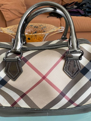 Burberry Tote μεταχειρισμένη χειρός με δερμάτινες λεπτομέρειες
