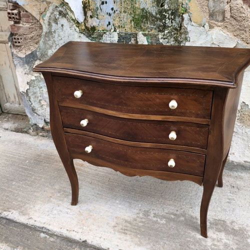 Marketeri Chest of Drawers like new with porcelain knobs