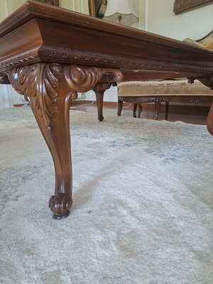 Coffee table μεταχειρισμένο, σκαλιστό μασίφ καρυδιά με γυάλινη επιφάνεια στυλ Louis XV