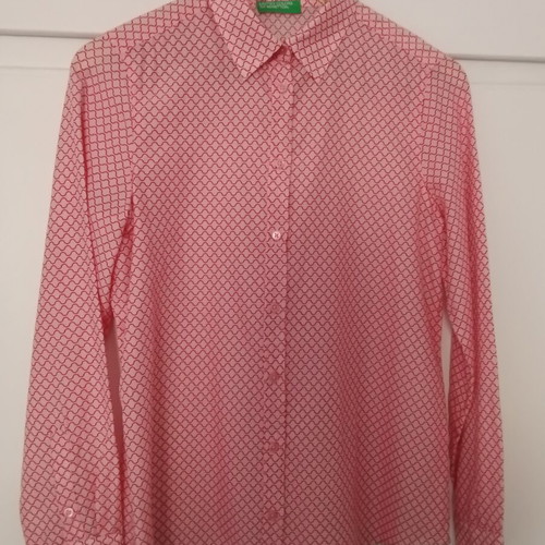 Benetton women's shirt like new, pink geometric pattern, size S