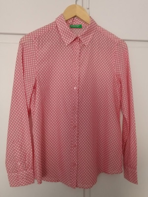 Benetton women's shirt like new, pink geometric pattern, size S