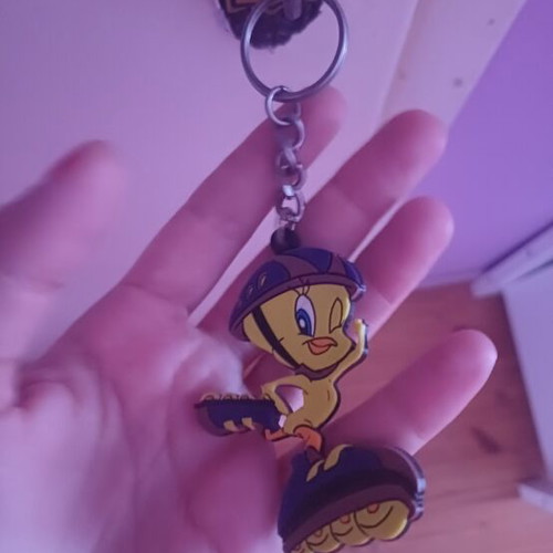 Vintage Looney Tunes Tweety Bird rollerblades keychain (2000)