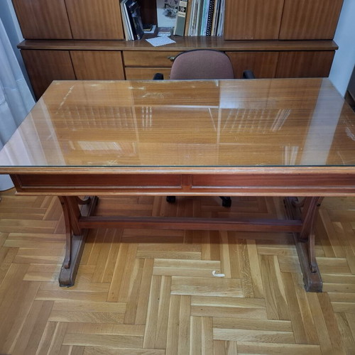 Κλασσικό γραφείο μεταχειρισμένο με τζάμι και δύο συρτάρια