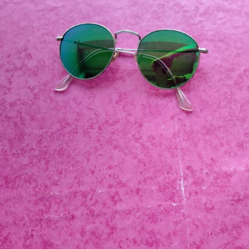 Round sunglasses with green mirrored lenses used, gold frame
