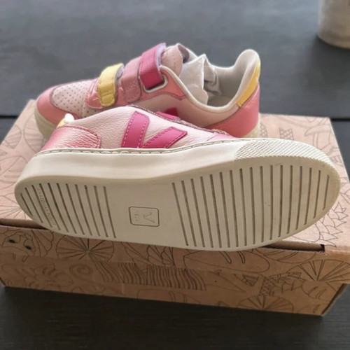 Veja children's athletic sneaker for girls with velcro, pink and yellow, size 29