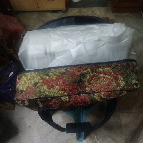Singer electronic sewing machine like new