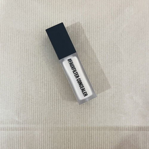 Huda Beauty Luminous Matte Concealer Meringue 2.1N New Full Size