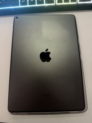 iPad Air 3rd Generation 2019 used with 2 cases and accessories