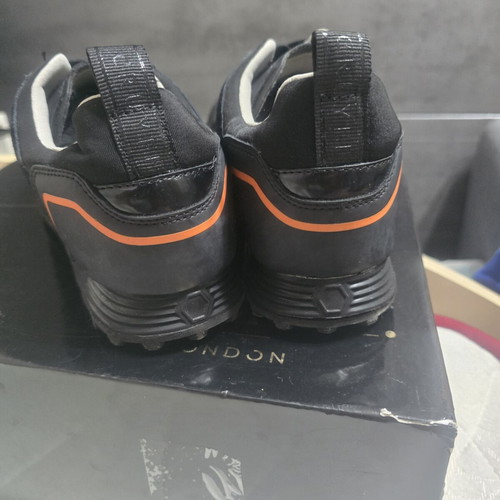 Cruyff sneakers size 42 new with glue stain