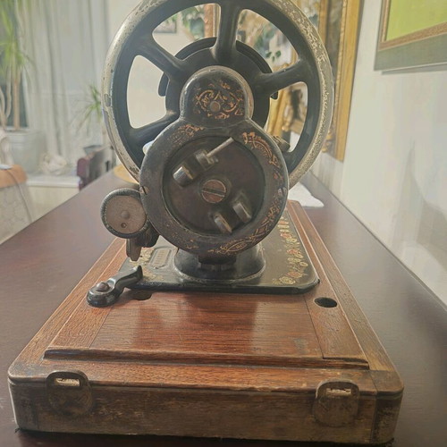 Singer Antique Hand Crank Sewing Machine Used With Wooden Base