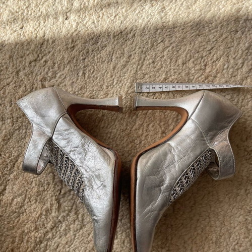 Tefiritsi Silver Leather Pumps used, size 38, chainmail detail
