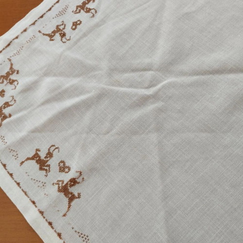 Vintage handmade embroidery set, like new, pack of 2