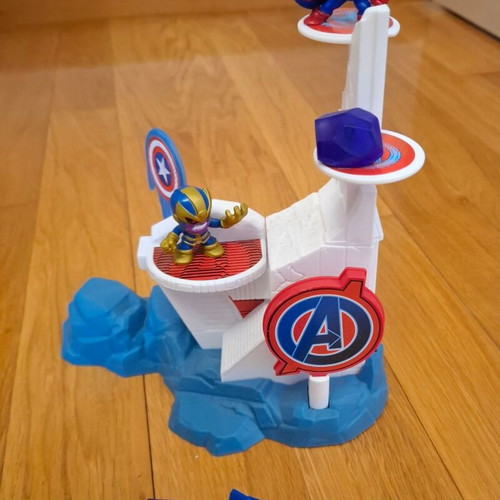 Hasbro Miniature Toy Stunt Squad with Captain America and Thanos like new