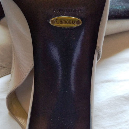 Kalogiou leather pumps new, ecru color, size 39-40