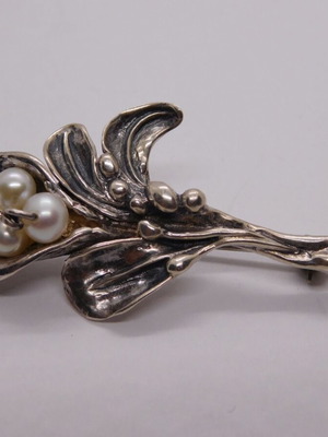 Silver 925 brooch with pearls, flower bouquet design