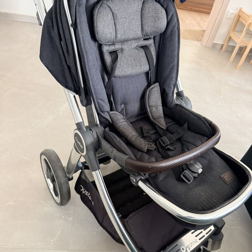 Oyster 3 in 1 stroller like new with isofix base and accessories
