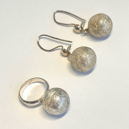 925 Silver Textured Ball Jewelry Set with Ring and Drop Earrings like new