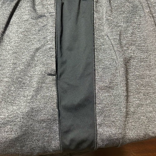 Under Armour shorts like new, thin, black and gray, size L