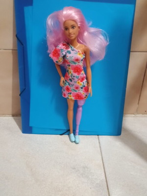 Barbie Fashionistas Doll like new