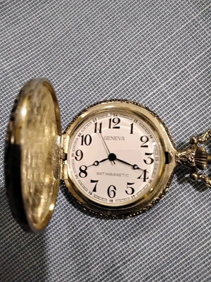 Geneva vintage mechanical watch like new, silver