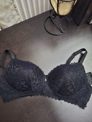 Ancona No95D Black Lace Bra Like New