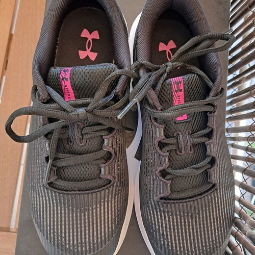 Under Armour athletic shoes like new, size 39, black pink