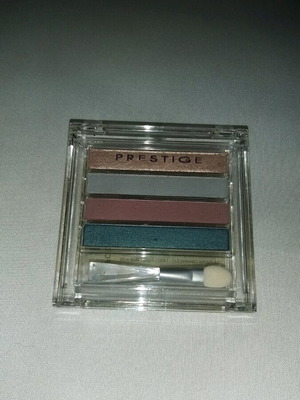 Prestige eyeshadow palette with 4 shades
