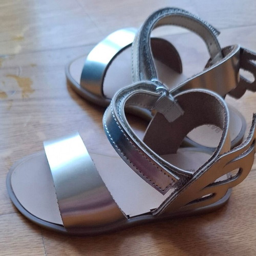 Babywalker sandals like new, size 20, gold color