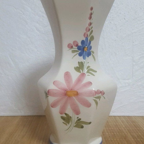 Vintage Portuguese vase like new with floral motifs