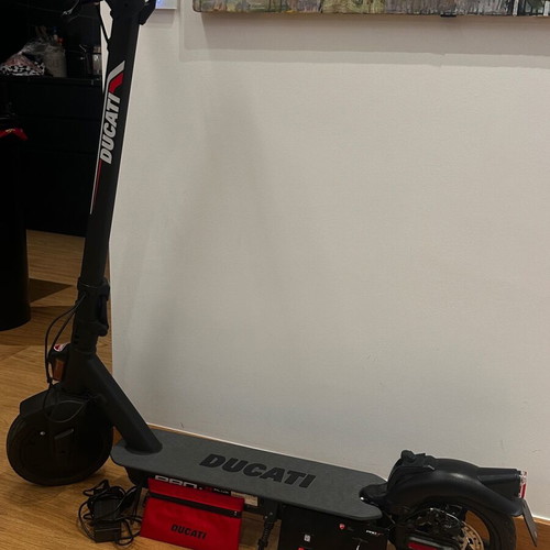 Ducati Pro Plus scooter like new with 159 kilometers
