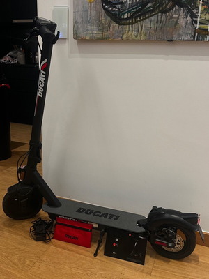 Ducati Pro Plus scooter like new with 159 kilometers
