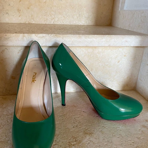 Nak patent leather pumps like new, green, size 39