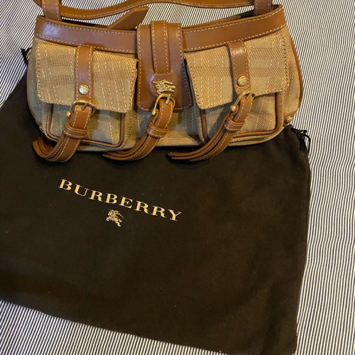 Burberry shoulder bag like new
