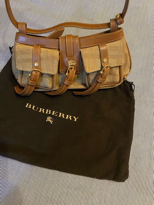 Burberry shoulder bag like new