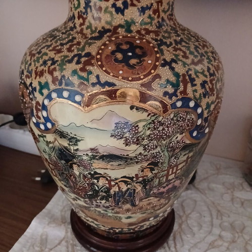 Satsuma table lamp like new