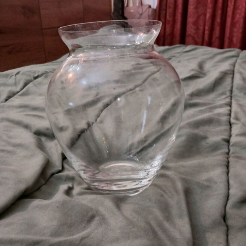 Glass vase 18cm like new