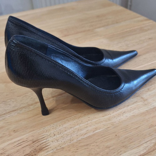 Black leather 60's style pumps like new, size 36