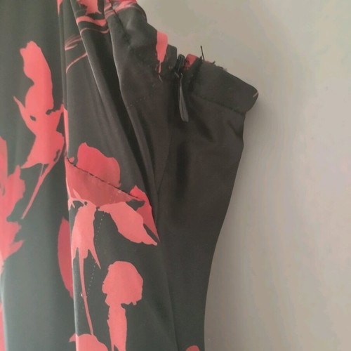 Maxi floral dress like new, size M, black and red