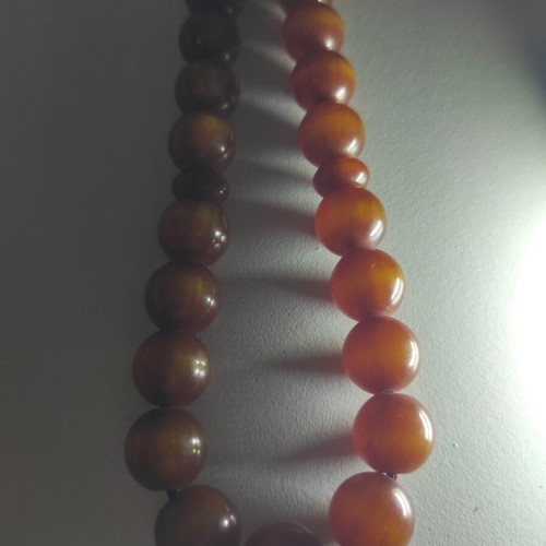 Mastic komboloi with honey-brown shades, 33 beads