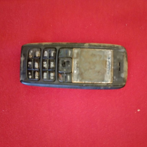 Smartphones and old phones used with chargers