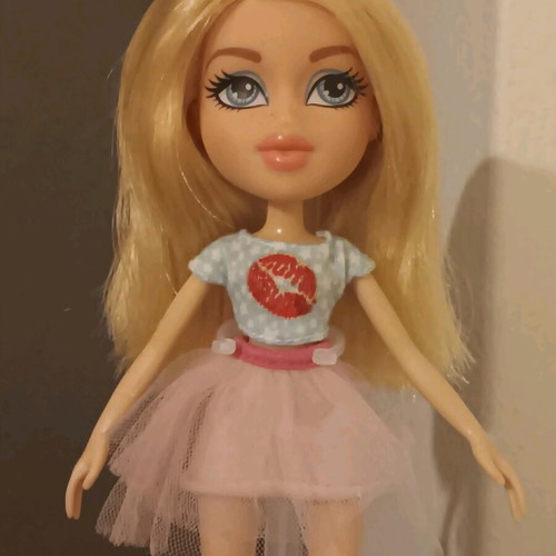 Bratz Cloe Remix 2015 doll used with original outfit