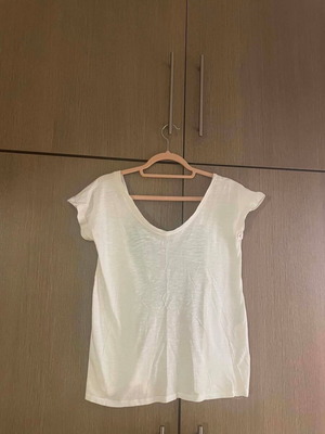 Chaton T-shirt with Open Back and Bow, Like New, Size M, White