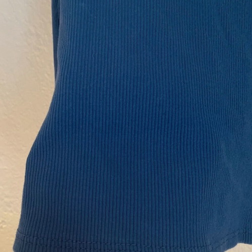 Spaghetti strap top blue like new with rib fabric