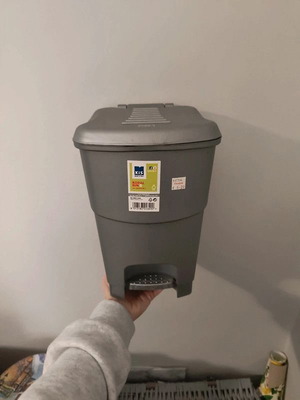 Small trash bin new, plastic Italian 40x20x30cm