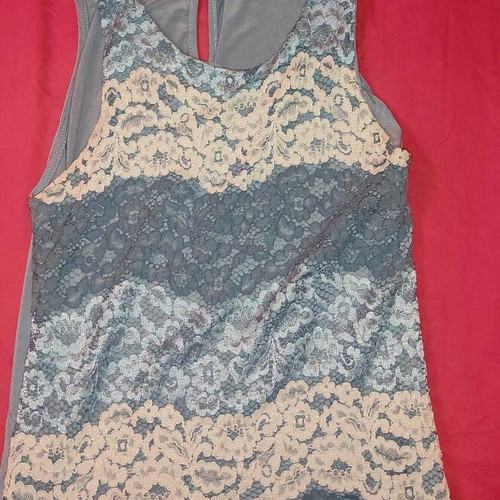 Blue sleeveless blouse with lace medium like new, made in Italy