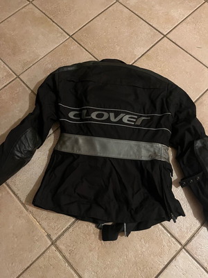 Γυναικείο μπουφάν μηχανής Clover σαν καινούργιο, μέγεθος medium με επένδυση