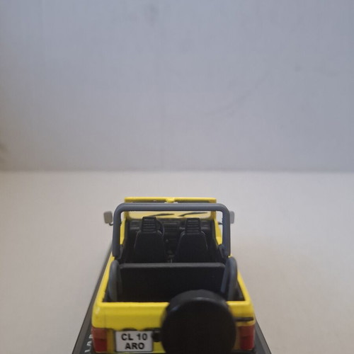 ARO 10 Spartana Scale Model 1:43 like new, yellow