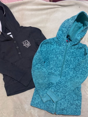 Set of two girls' sweatshirts Tik&Tak and black, like new, size 122 cm