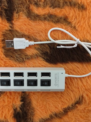 Usb 2.0 Hub used with 4 ports and on/off switches
