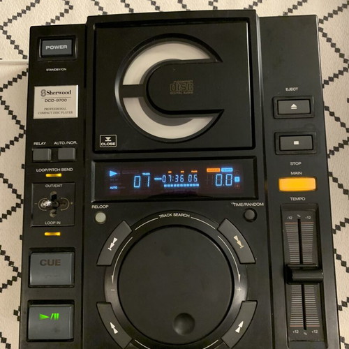 Sherwood DCD-9700 CD player used with analog sound